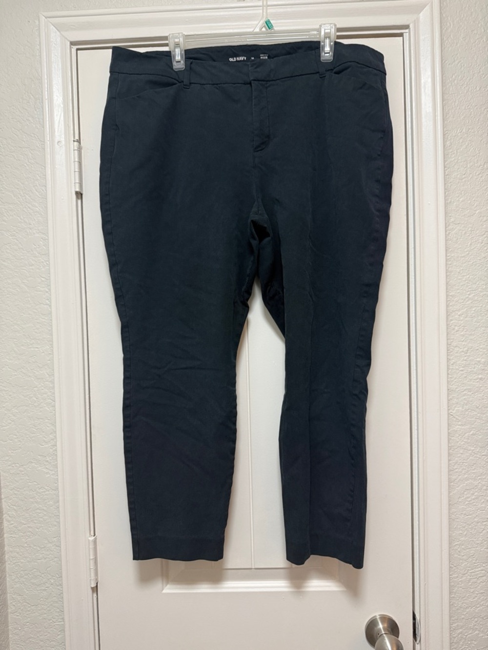 Old Navy women’s black pixie pants